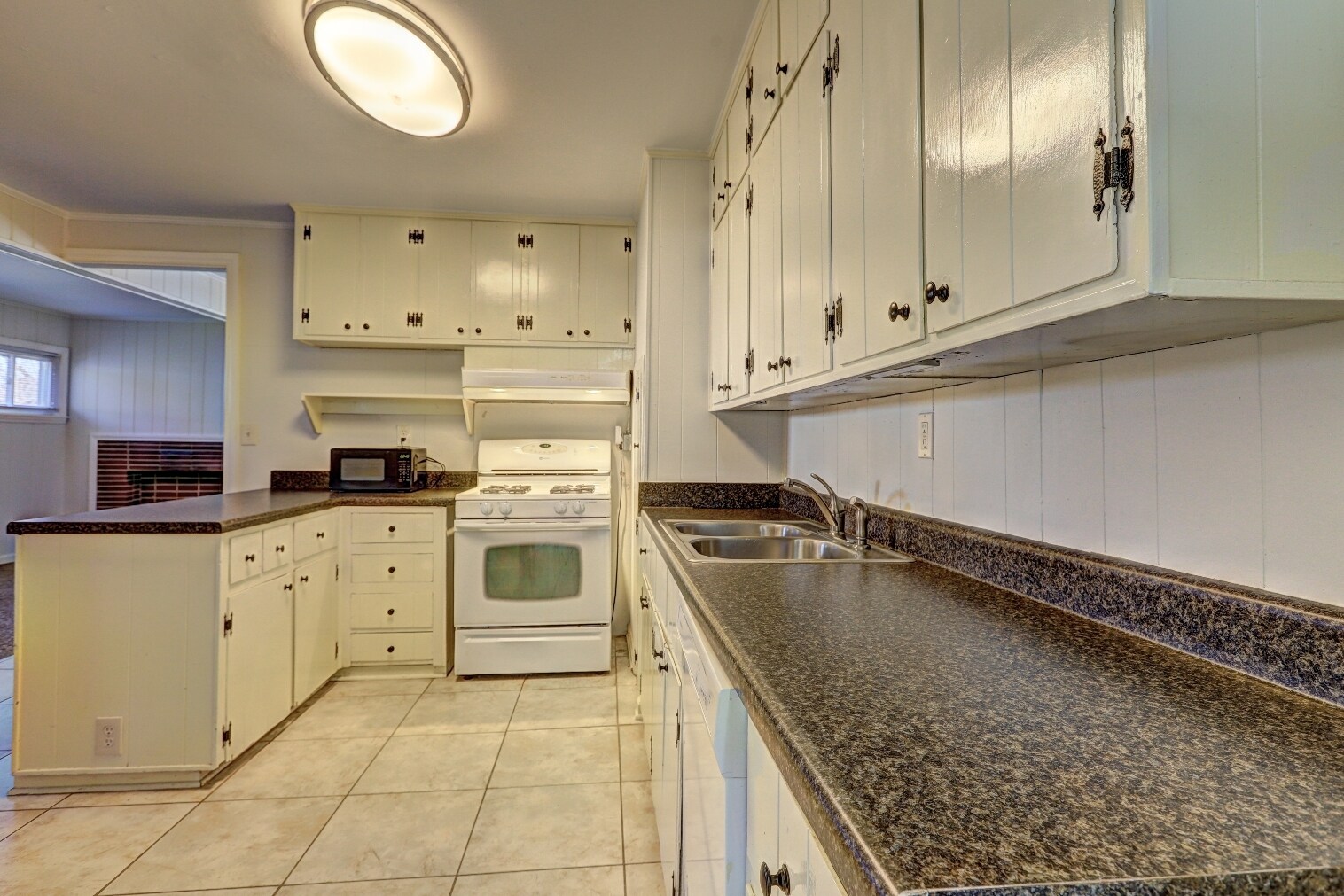 Kitchen 4 - 132 Doran Ave SE