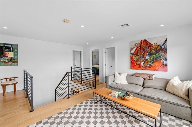 Building Photo - 99 Naugus Ave