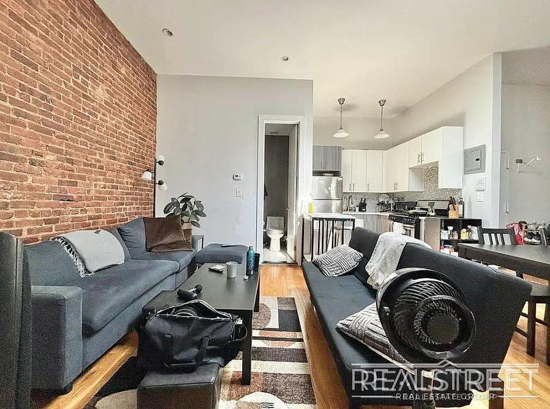 Building Photo - Gorgeous 3 Bedroom with private Garden in Prime Bushwick!