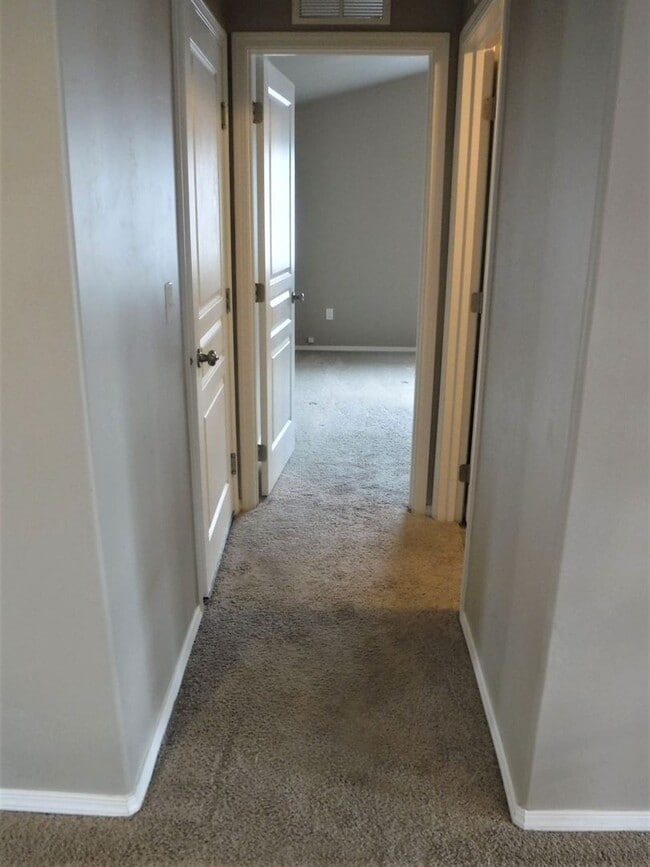 Building Photo - Awesome Caldwell 3 bed, 2 bath cutie!