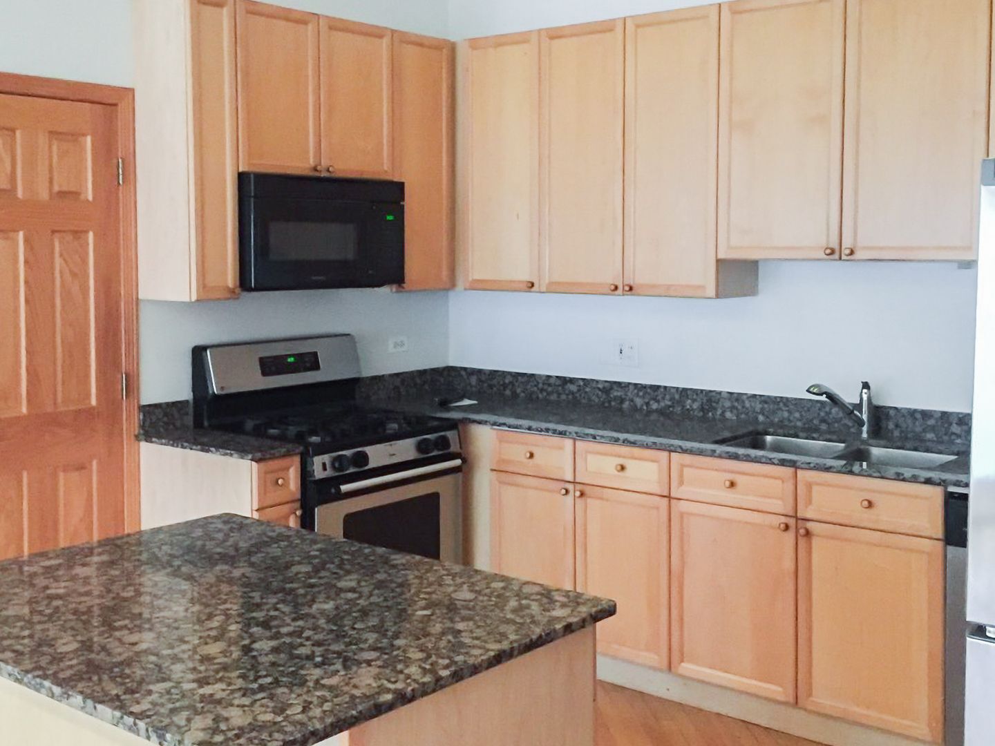 Building Photo - 2529 N Southport Ave