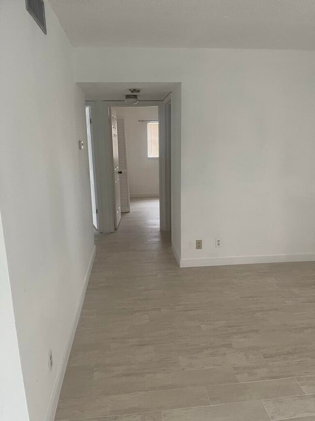 Building Photo - 4259 Oak Terrace Dr