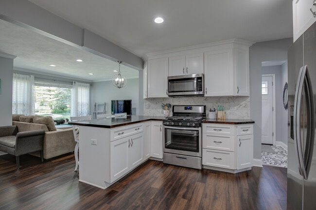 Building Photo - 523 Hawley Ct