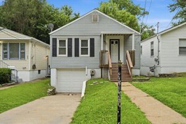 Building Photo - 3 Bed / 1 Bath | Ferguson, MO | $1,220/mo