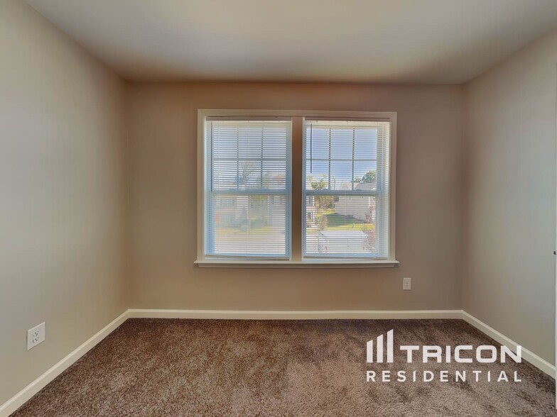 Building Photo - 4664 Wesmar Dr