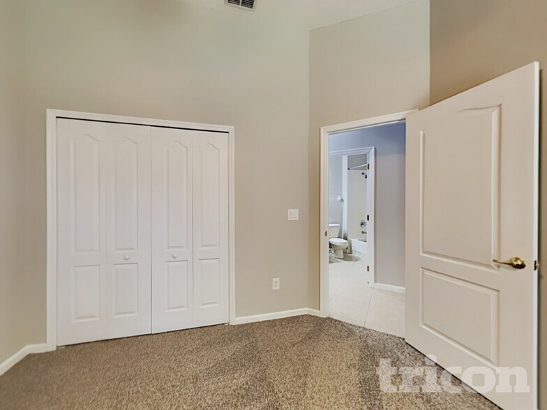 Building Photo - 301 Misty Oaks Run