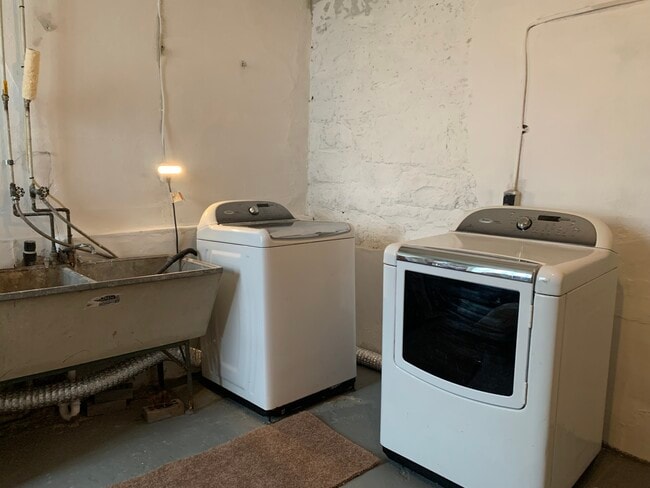 Building Photo - 2017 Veronica St