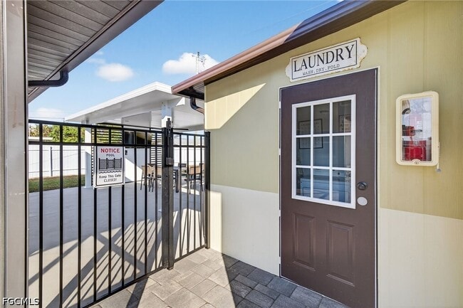 Building Photo - 4831 Tudor Dr