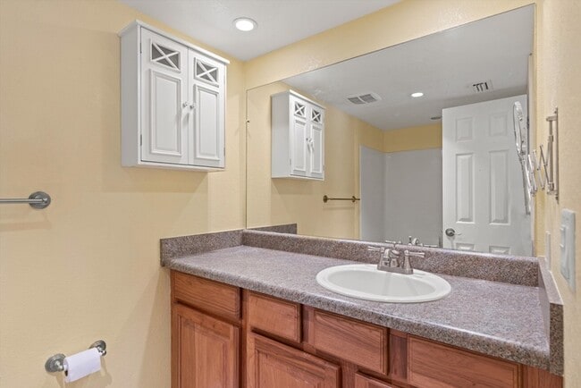 Building Photo - 3737 Loretto Rd