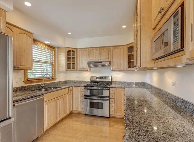 Building Photo - 317 E Valley Ln