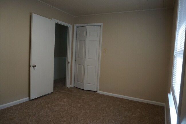 Building Photo - 4007 Glenmere Rd