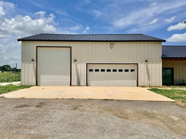 Building Photo - 13555 Chisum Rd