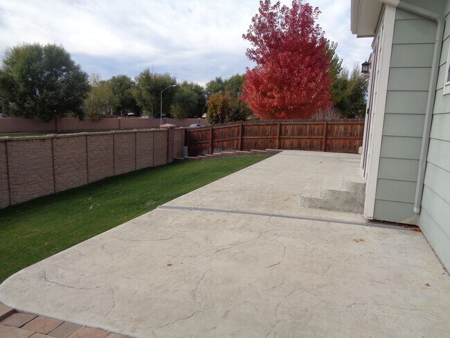 Building Photo - Beautiful single family Ranch style home Available!