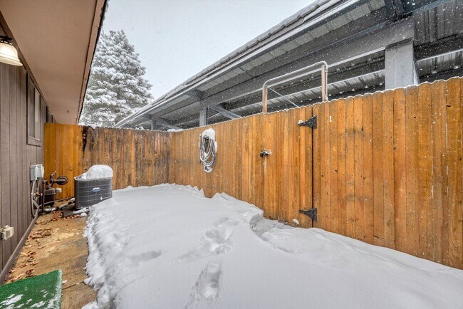 Building Photo - Bright & Spacious Townhome in Lakewood 2bd 2.5ba