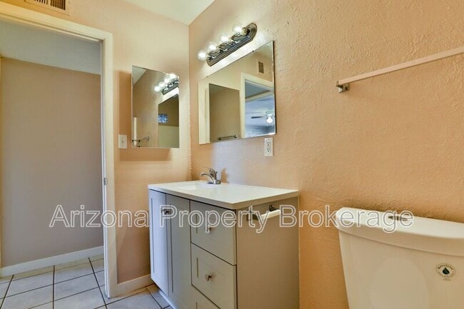 Building Photo - 2237 W Cortez Ave