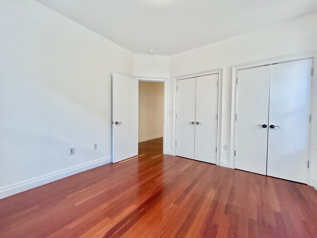 Building Photo - 607 W 137th St