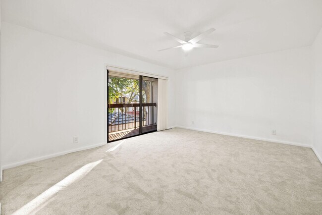 Building Photo - 3012 Willow Ln