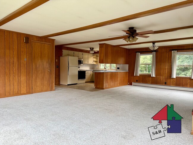Building Photo - Stunning 2 Bedroom Home in Northfield!