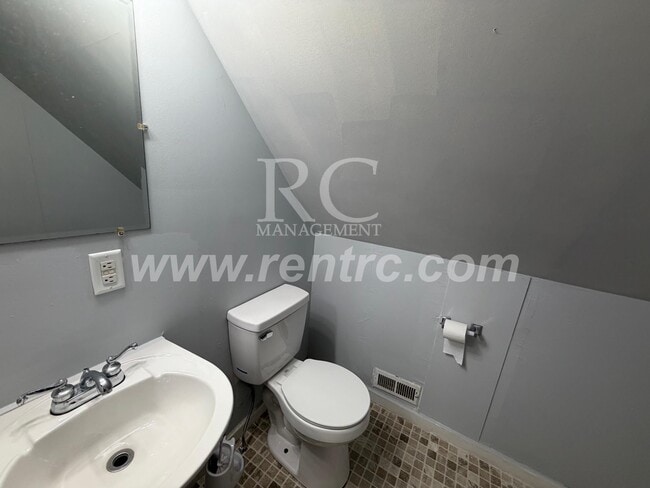 Building Photo - 1323 Grant-