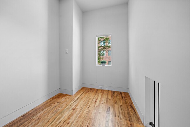 Building Photo - 105 Willard St