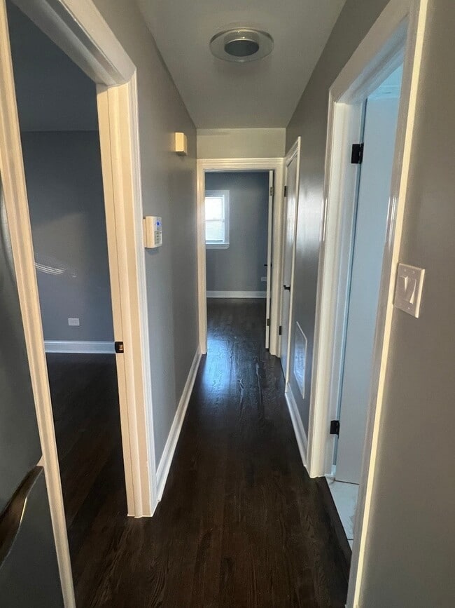 Building Photo - 9241 S Emerald Ave