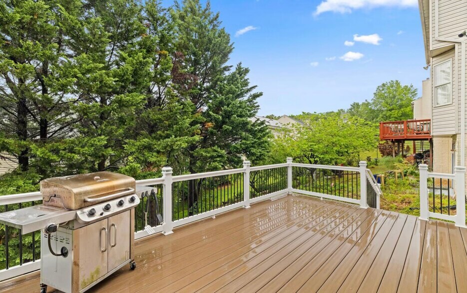 Building Photo - 5714 Silk Tree Dr