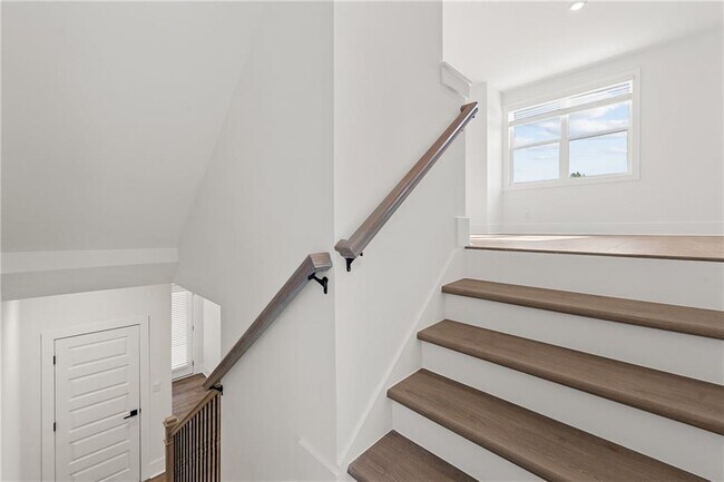 Building Photo - 3571 Overlook Rd NW