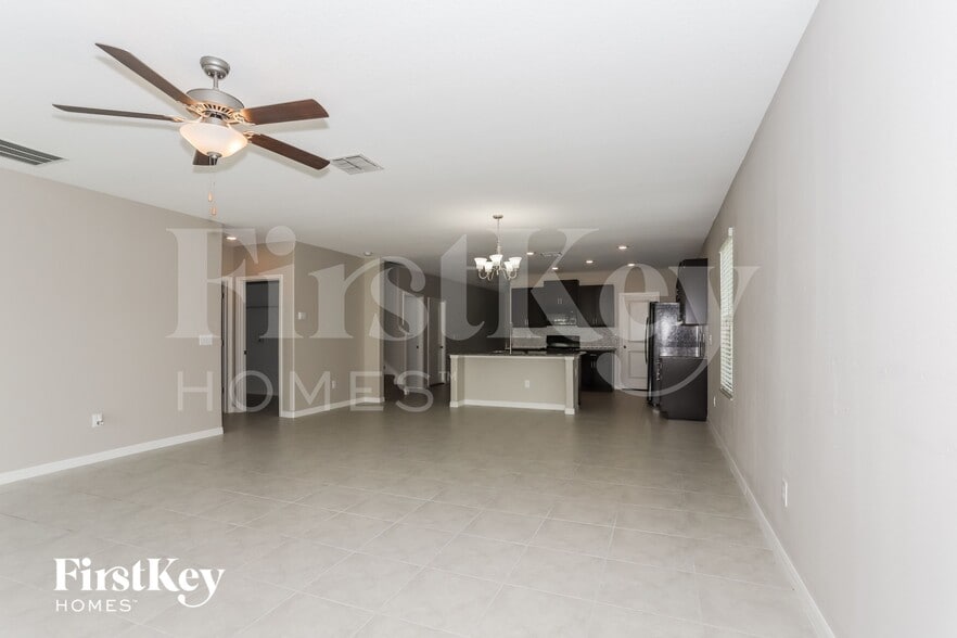 Building Photo - 10226 Bright Crystal Ave