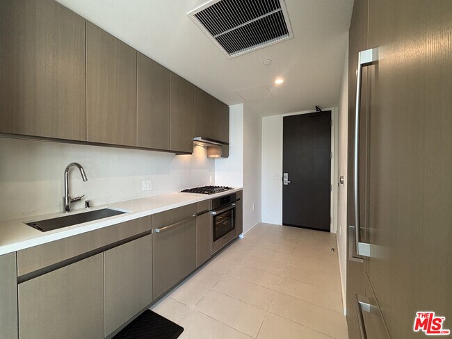 Building Photo - 889 Francisco St