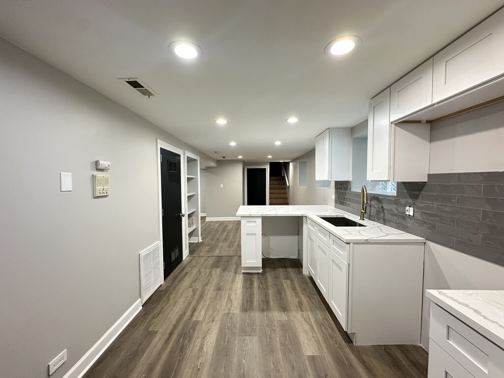 Building Photo - 2617 W Rascher Ave