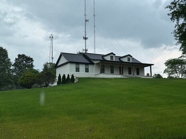 Building Photo - 869 Starr Hill Rd