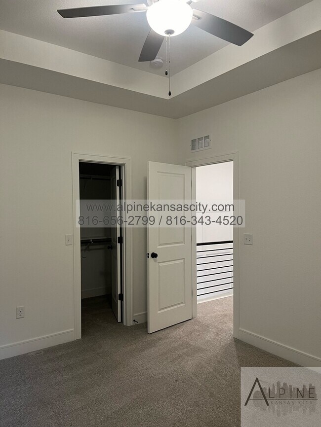 Building Photo - Beautiful Parkville Town Home Coming Soon!