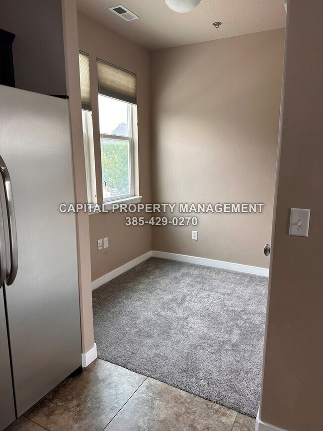 Building Photo - Townhome in Daybreak