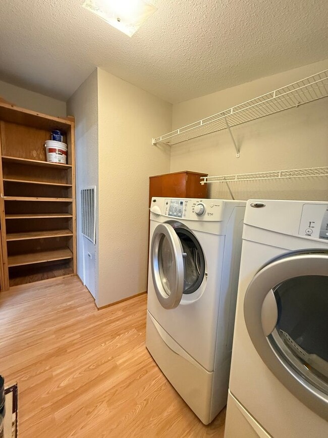 Building Photo - Beautifully Updated 3-Bed, 2-Bath Home wit...