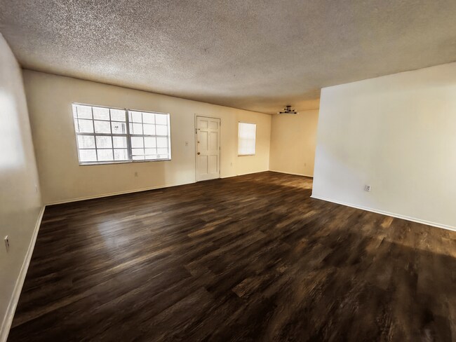 Building Photo - Charming 2-Bedroom Home in an Unbeatable L...