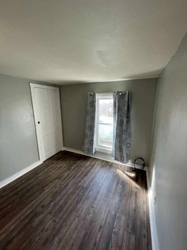 Building Photo - Spacious 3 Bedroom Apartment Near IUP – Ideal for Roommates