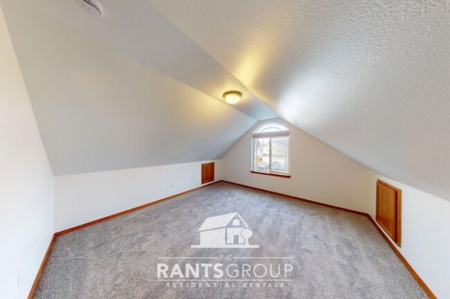 Building Photo - Spacious Pet-Free 4+ Bedroom Home in Lacey!