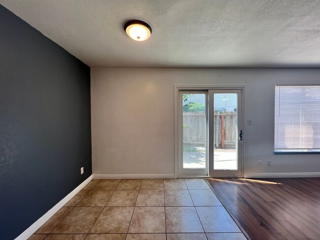 Building Photo - For Rent:  2BR/1.5BA Condo Near Fresno Sta...