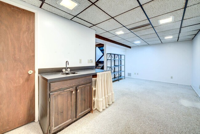 Building Photo - Live the Lake Lifestyle! 3-bedroom, 1.5-ba...