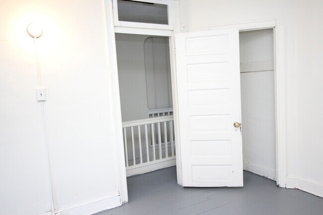 Building Photo - Spacious 5BD/1BA Remington Home w/ W/D! Available 8/14