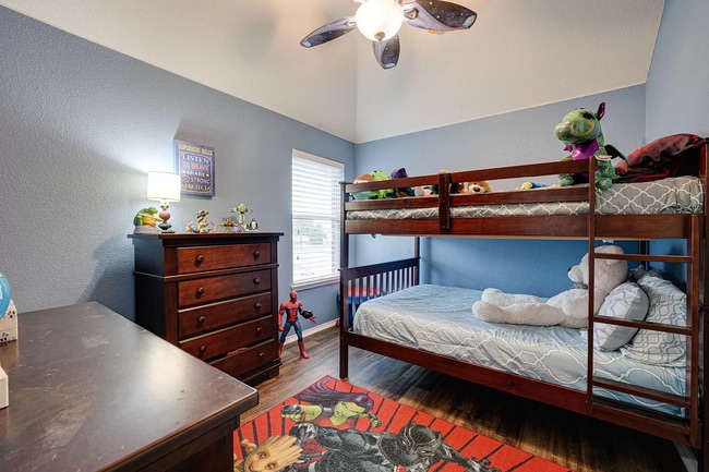 Building Photo - 5517 Crimson Oaks Dr