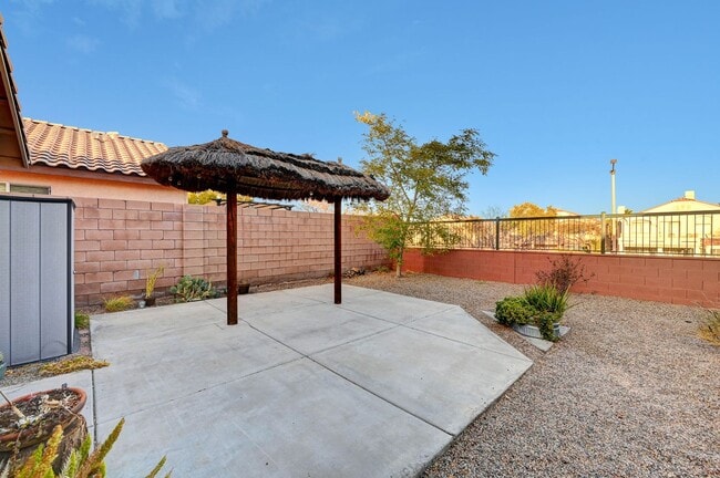 Building Photo - Remodeled Three Bedroom in Summerlin! No carpet!