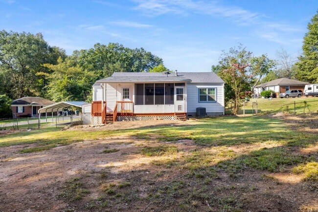 Building Photo - 1801 Crestridge Dr SE