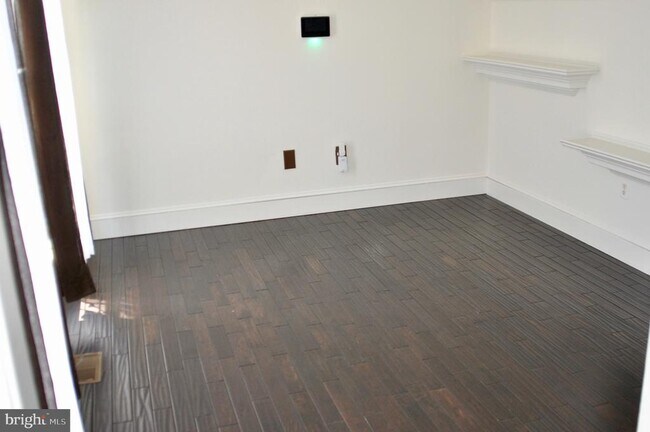 Building Photo - 3713 Stonewall Manor Dr