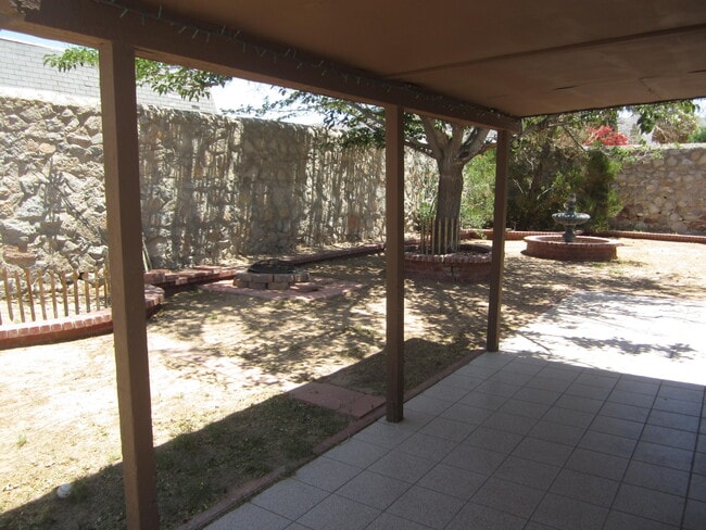 Building Photo - 6717 Southwind Dr