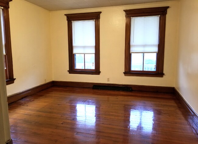 Building Photo - 108 Bunker Ave
