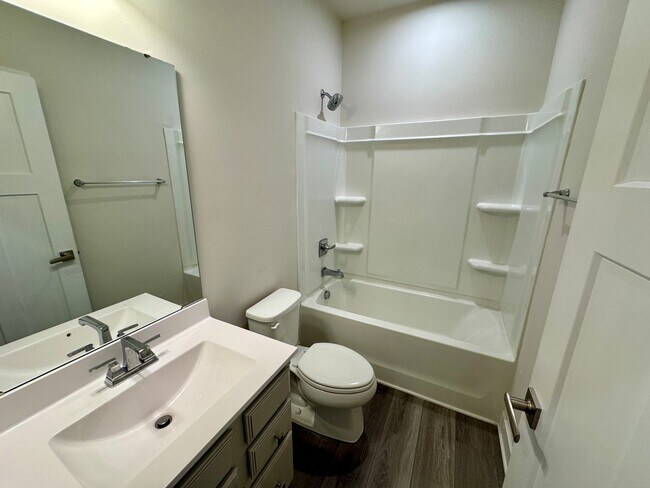 Building Photo - Modern Townhome in Stone Creek Townhomes