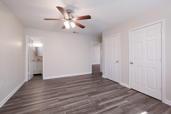 Building Photo - 7809 Hollow Oak