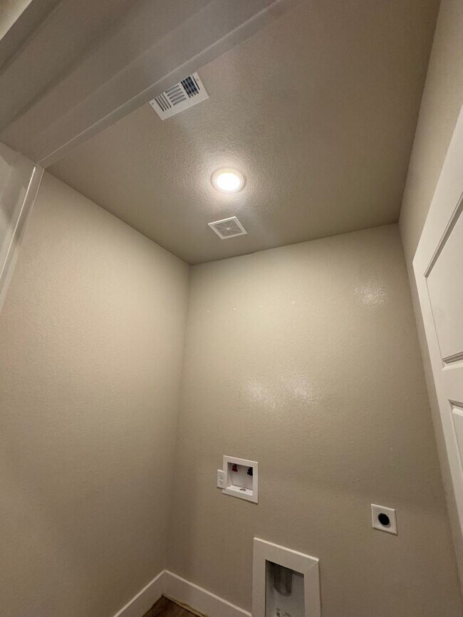 Building Photo - COMING SOON 3/2/2 - GREAT NEIGHBORHOOD - GODLEY ISD