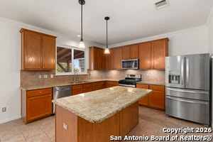 Building Photo - 815 Windhurst